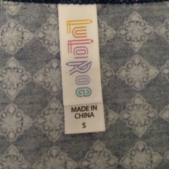 LuLa Roe Blue Print Short Sleeve Top - Picture 7 of 9